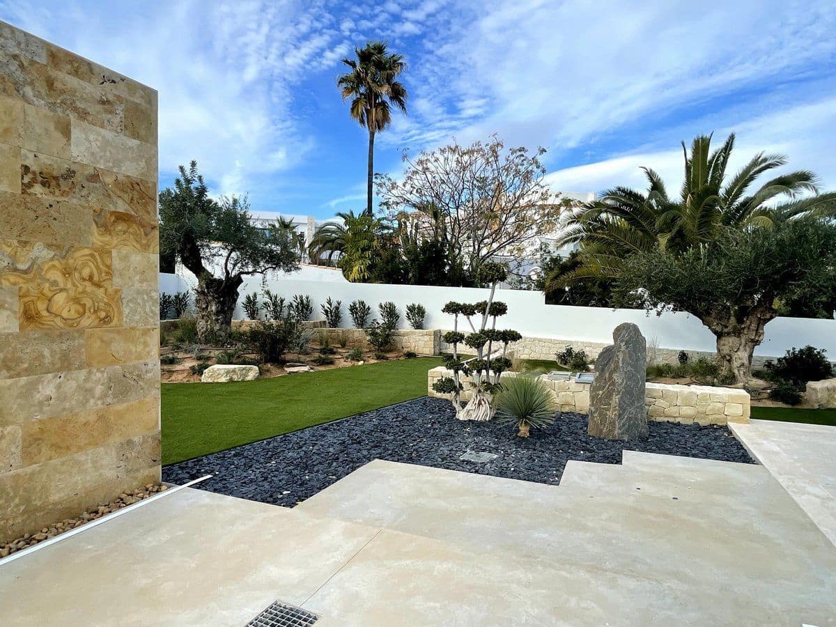 4 bedroom Villa for sale in Benissa with pool - € 2,260,000 (Ref: 8784230)
