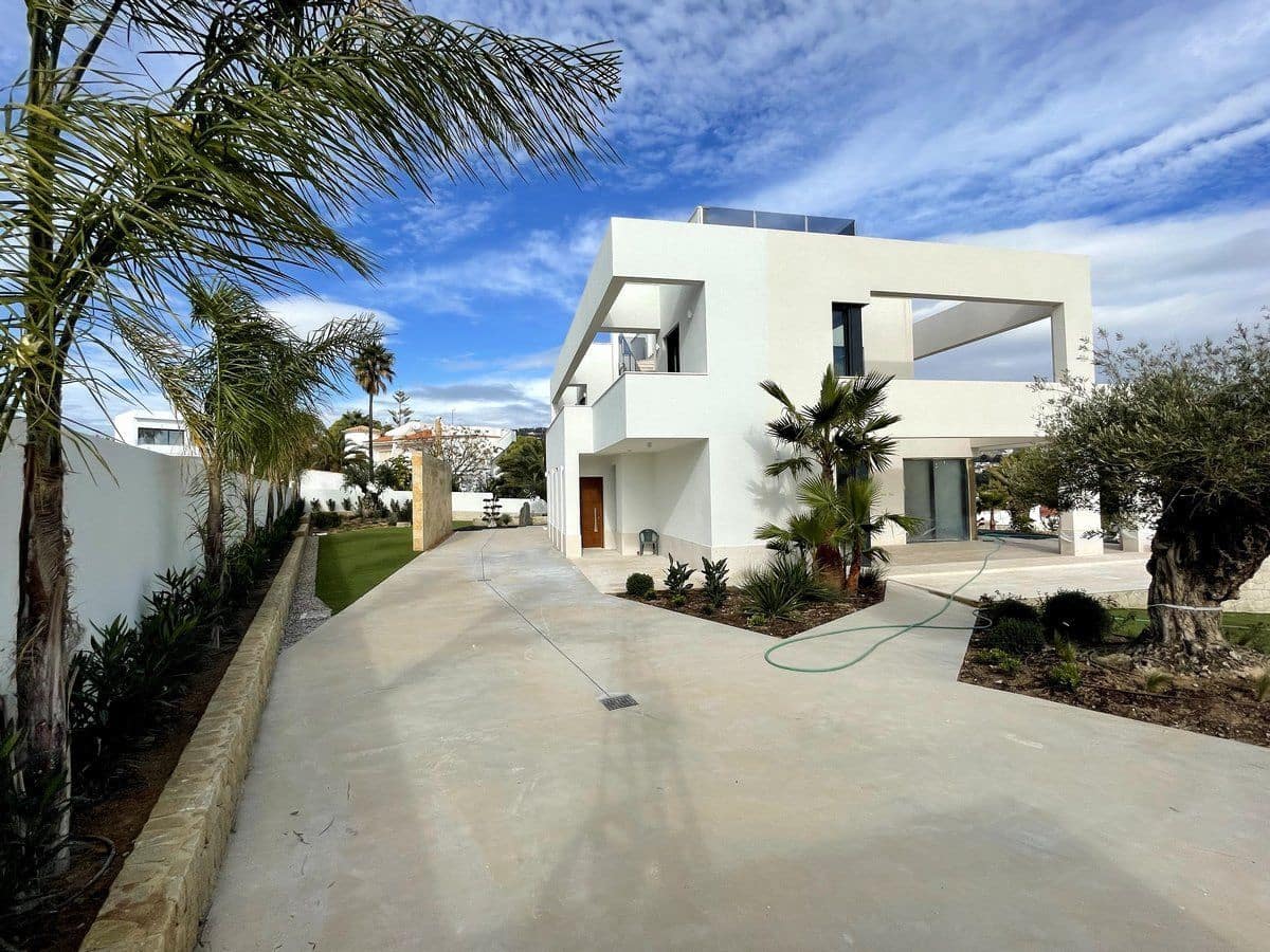 4 bedroom Villa for sale in Benissa with pool - € 2,260,000 (Ref: 8784230)