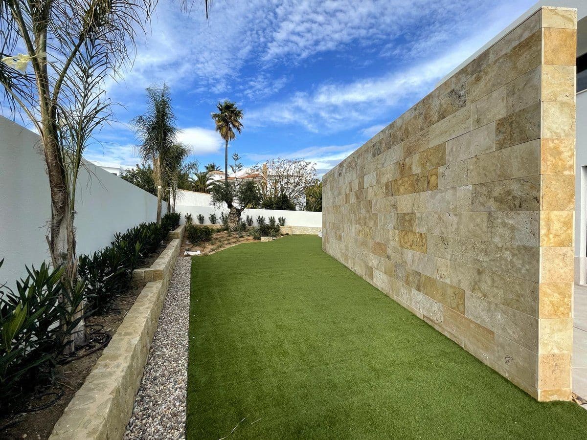 4 bedroom Villa for sale in Benissa with pool - € 2,260,000 (Ref: 8784230)