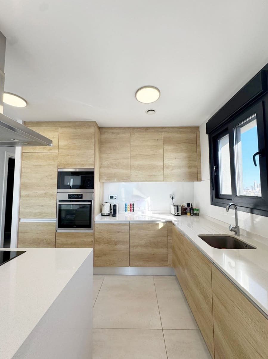 3 soveværelse Lejlighed til salg i Benidorm med swimmingpool - € 699.000 (Ref: 8816228)