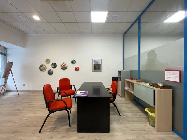 4 quarto Comercial para venda em Pueblo, Calpe / Calp - 185 000 € (Ref: 8836951)