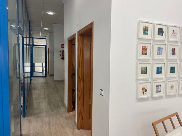 4 quarto Comercial para venda em Pueblo, Calpe / Calp - 185 000 € (Ref: 8836951)