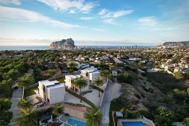 3 soveværelse Villa til salg i Pueblo, Calpe / Calp med swimmingpool - € 925.000 (Ref: 8841412)