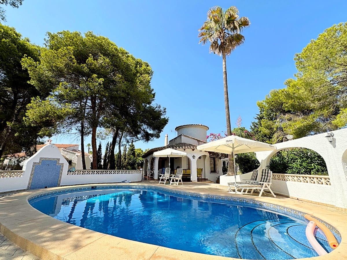 Chalet de 4 habitaciones en Calpe / Calp en venta con piscina - 710.000 € (Ref: 8855355)