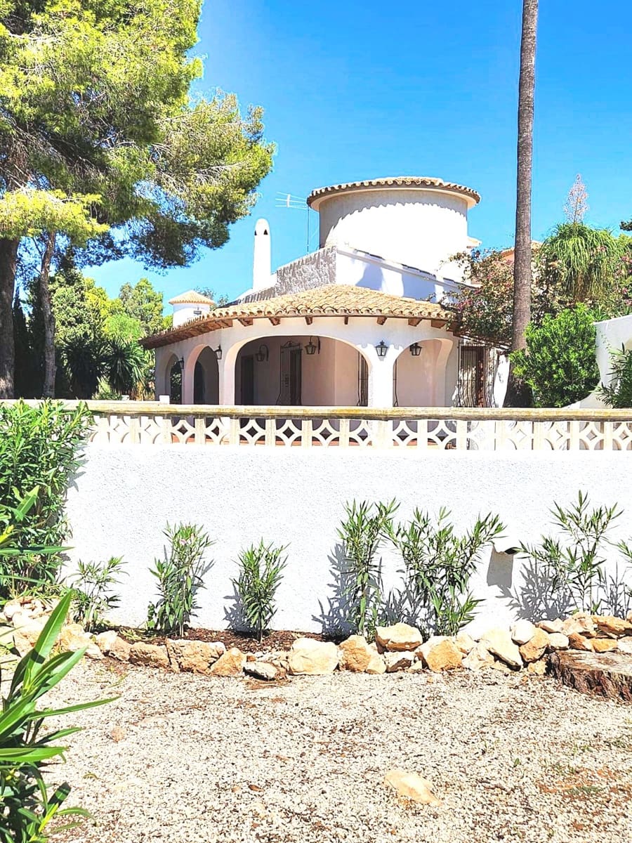 Chalet de 4 habitaciones en Calpe / Calp en venta con piscina - 710.000 € (Ref: 8855355)