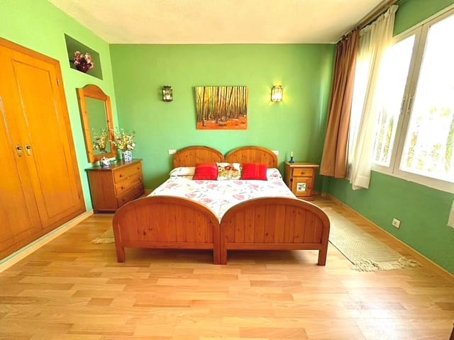 4 bedroom Apartment for sale in Pueblo, Calpe / Calp with pool - € 335,000 (Ref: 8855356)