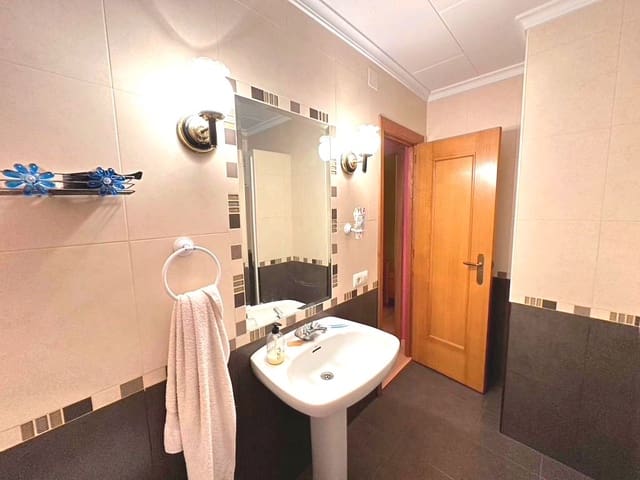 4 bedroom Apartment for sale in Pueblo, Calpe / Calp with pool - € 335,000 (Ref: 8855356)