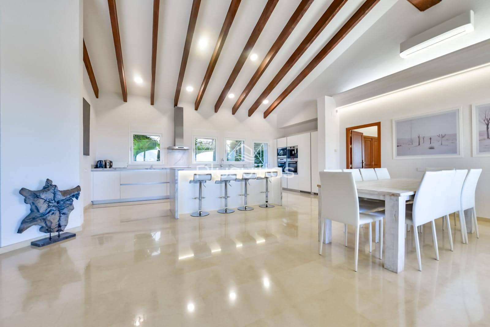 4 bedroom Villa for sale in Altea with pool - € 2,650,000 (Ref: 8862869)
