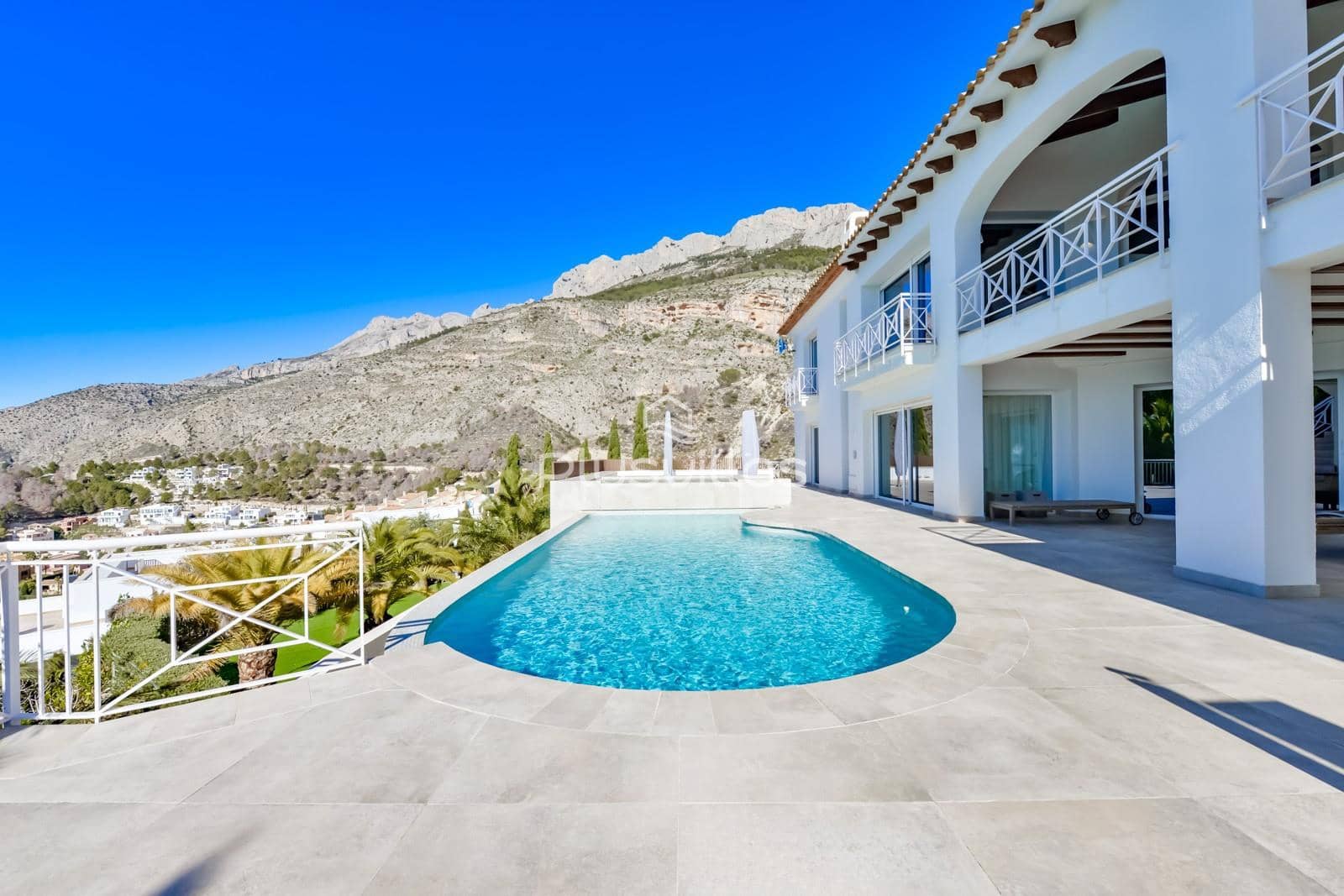 4 bedroom Villa for sale in Altea with pool - € 2,650,000 (Ref: 8862869)