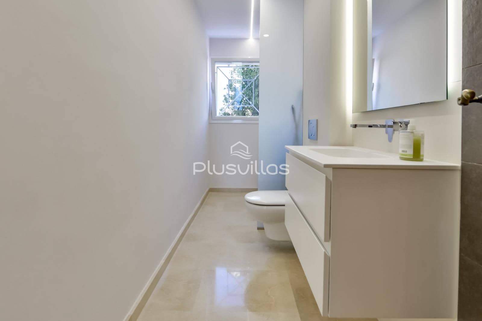 4 bedroom Villa for sale in Altea with pool - € 2,650,000 (Ref: 8862869)