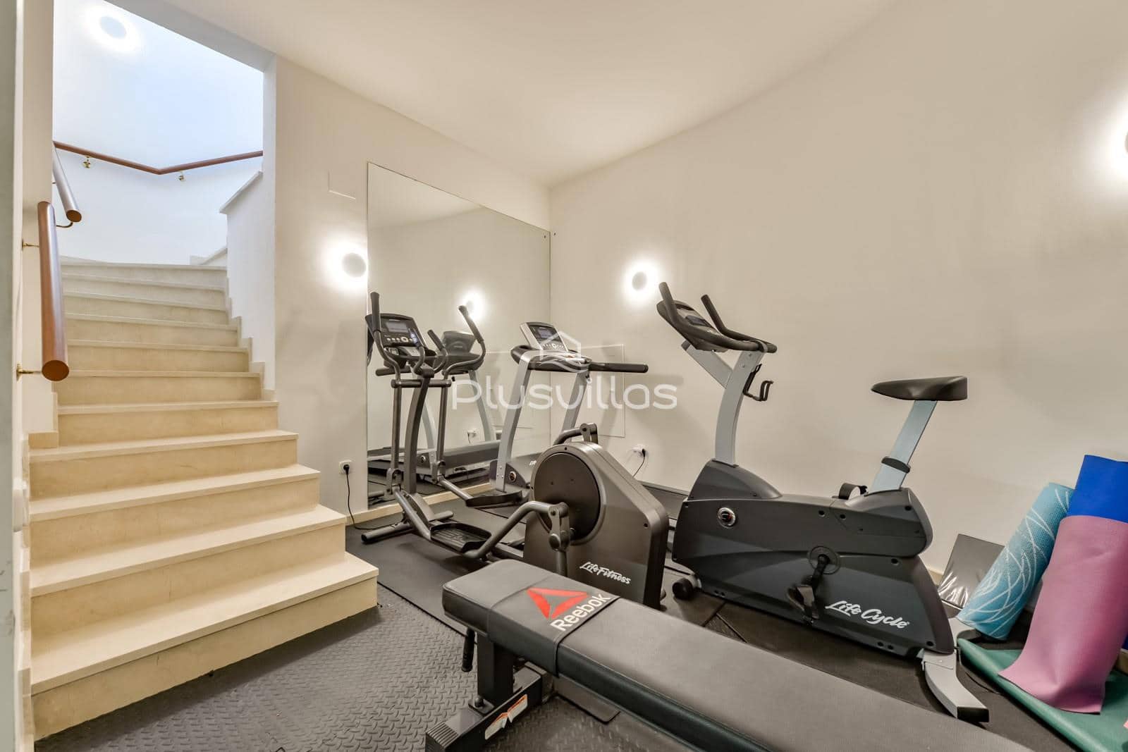 4 bedroom Villa for sale in Altea with pool - € 2,650,000 (Ref: 8862869)