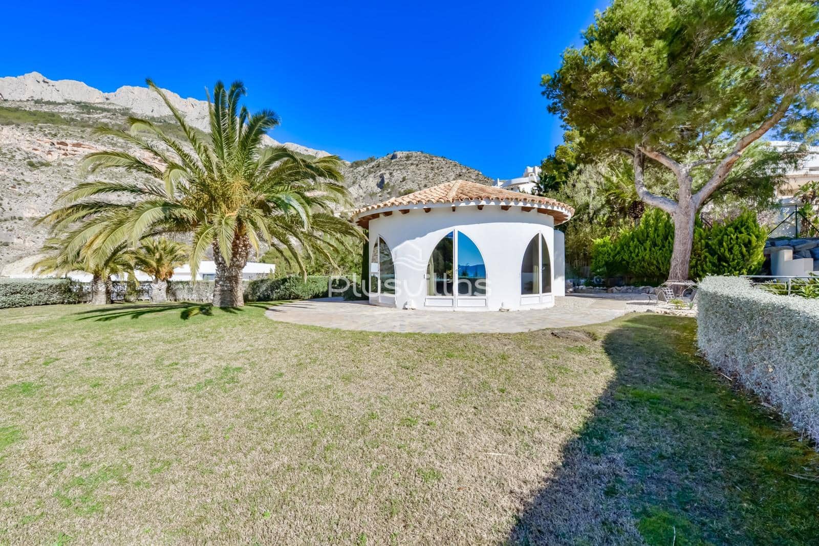 4 bedroom Villa for sale in Altea with pool - € 2,650,000 (Ref: 8862869)
