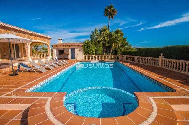 4 Zimmer Villa zu verkaufen in Calpe / Calp mit Pool - 670.000 € (Ref: 8886315)
