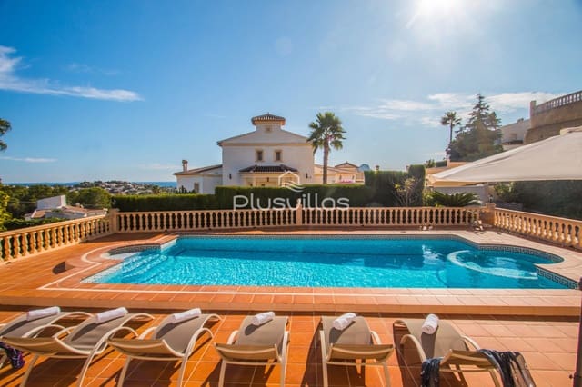 4 Zimmer Villa zu verkaufen in Calpe / Calp mit Pool - 670.000 € (Ref: 8886315)