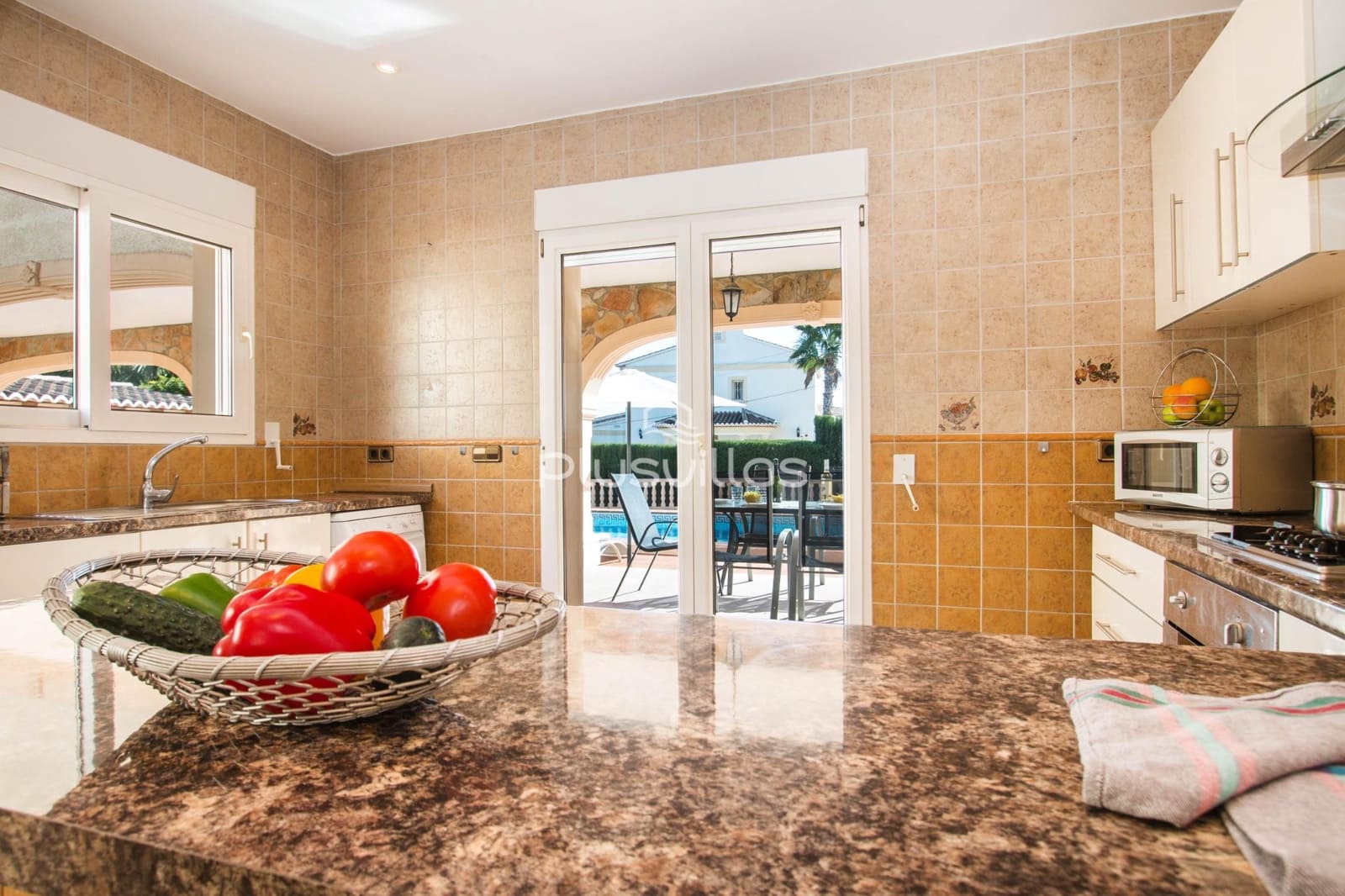 4 Zimmer Villa zu verkaufen in Calpe / Calp mit Pool - 670.000 € (Ref: 8886315)