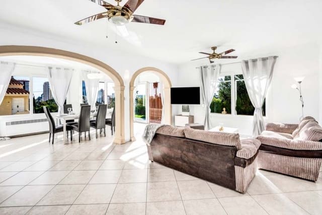 3 sovrum Villa till salu i Pueblo, Calpe / Calp med pool - 725 000 € (Ref: 8911419)