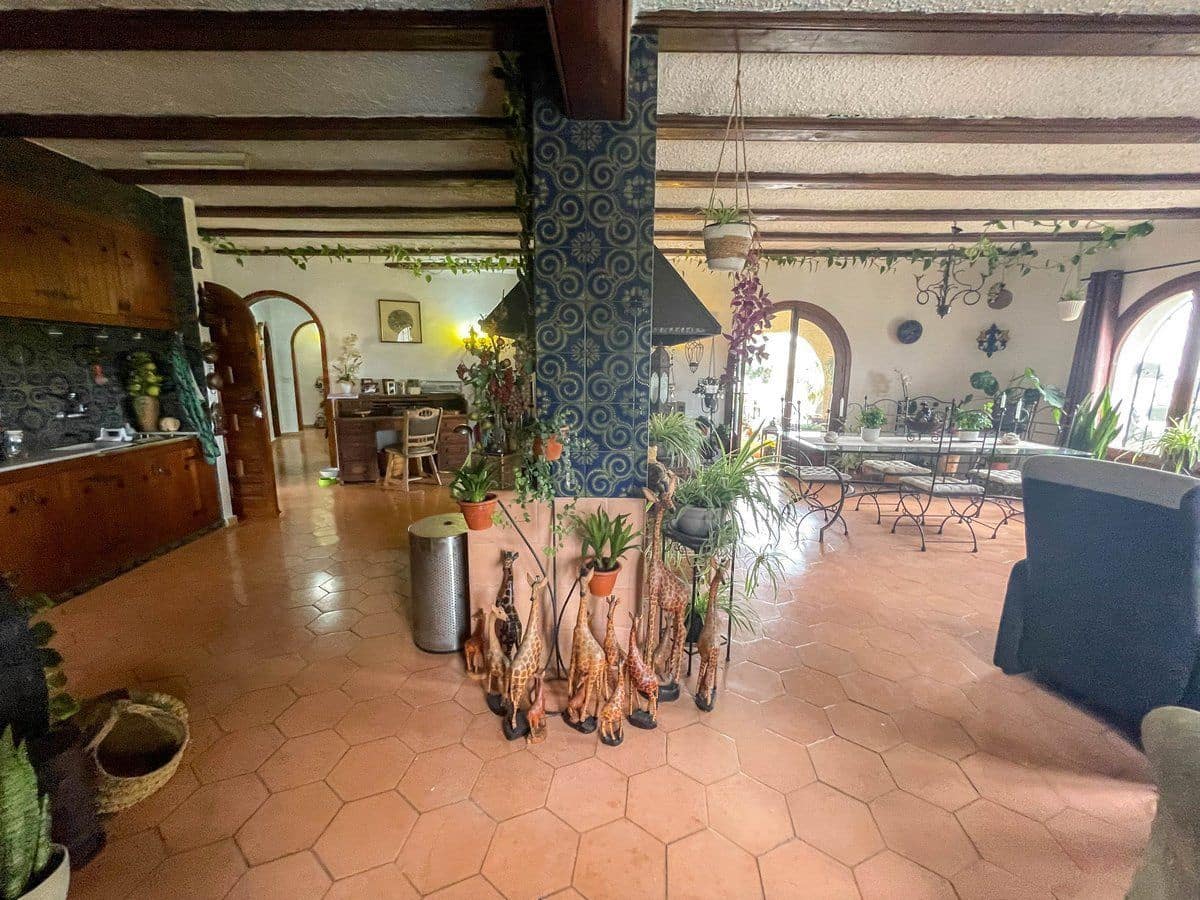 4 bedroom Villa for sale in Benissa with pool - € 695,000 (Ref: 8921771)