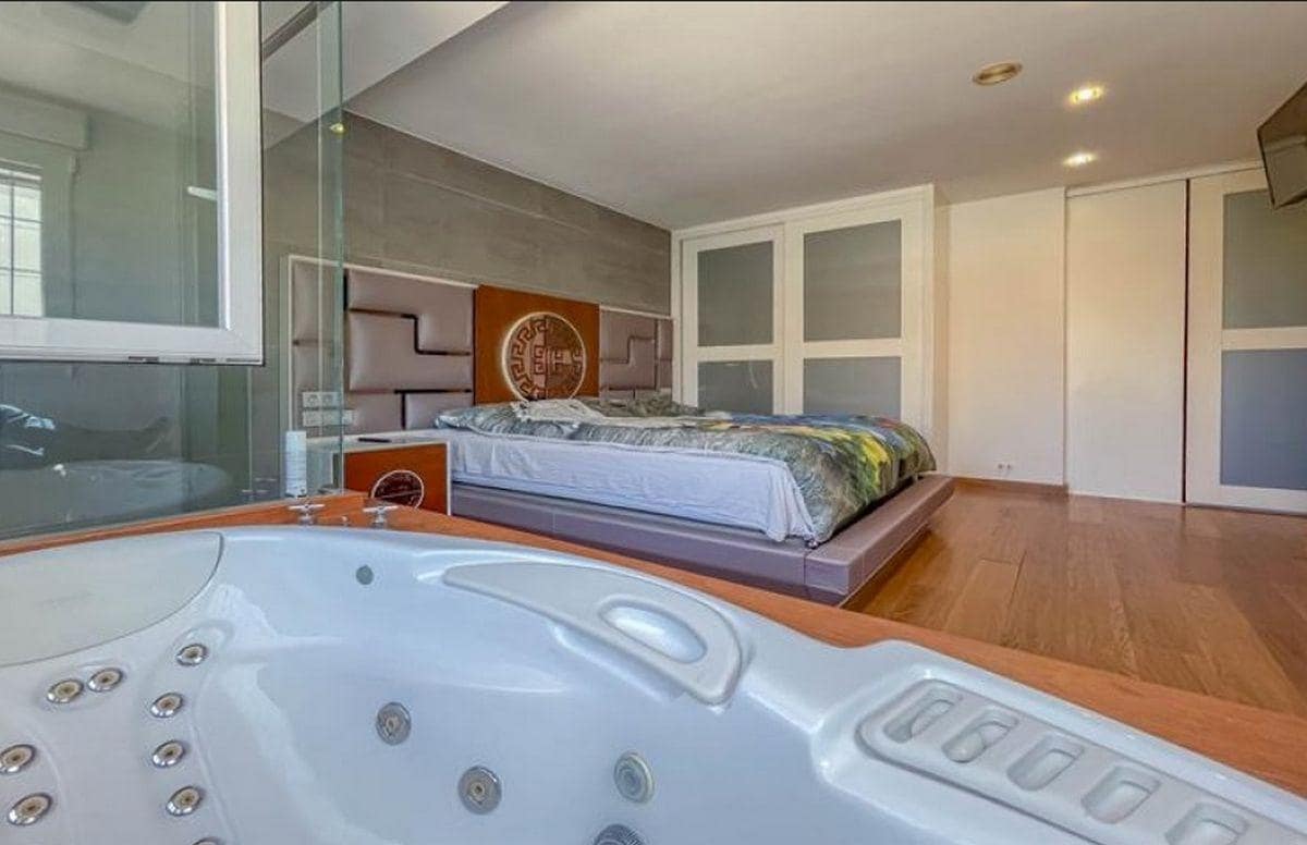 6 chambre Villa/Maison à vendre à Benidorm avec piscine - 890 000 € (Ref: 8926962)