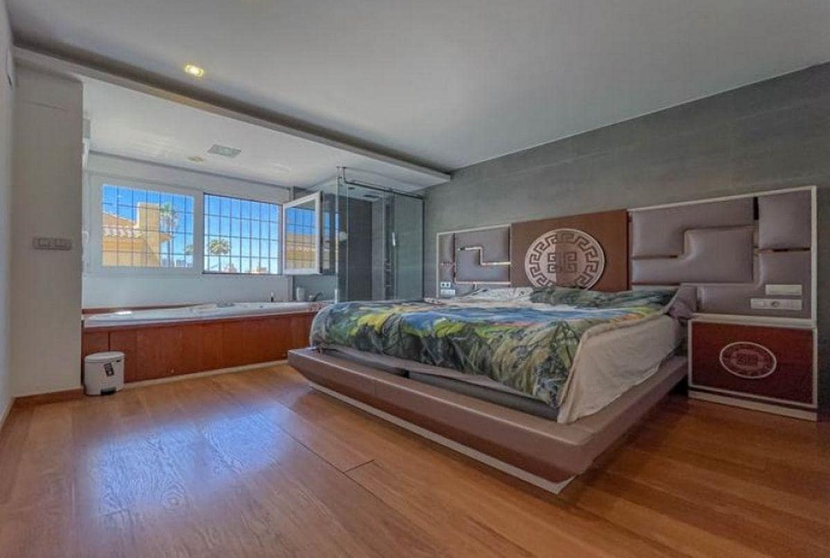 6 chambre Villa/Maison à vendre à Benidorm avec piscine - 890 000 € (Ref: 8926962)