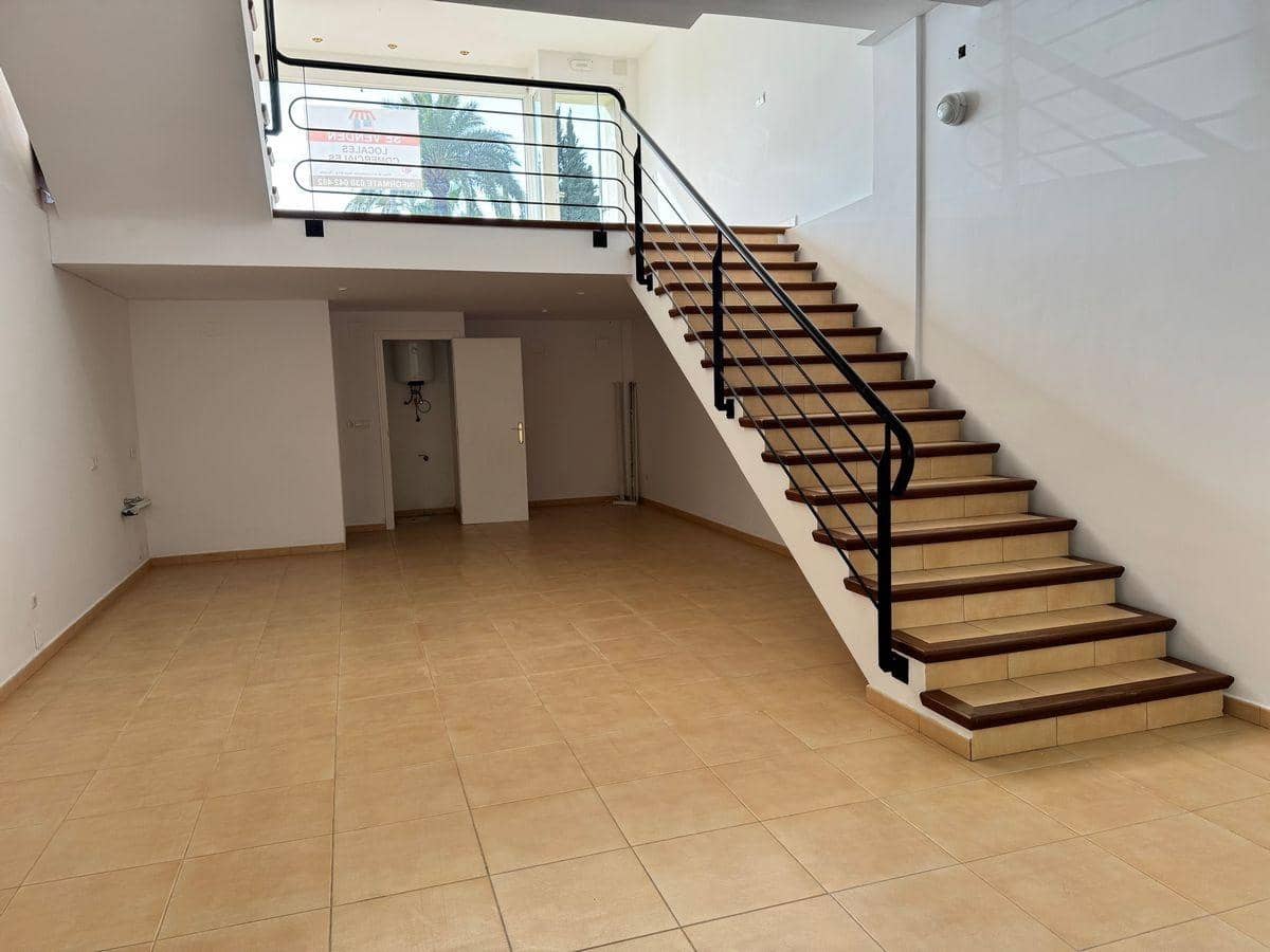 Commercieel te koop in Moraira met zwembad - € 260.000 (Ref: 8926976)