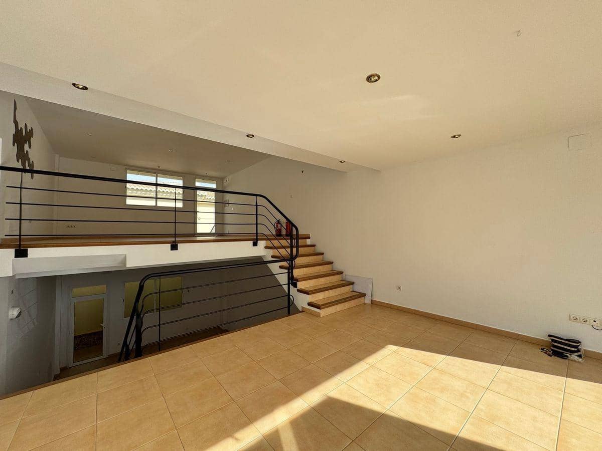 Commercieel te koop in Moraira met zwembad - € 260.000 (Ref: 8926976)