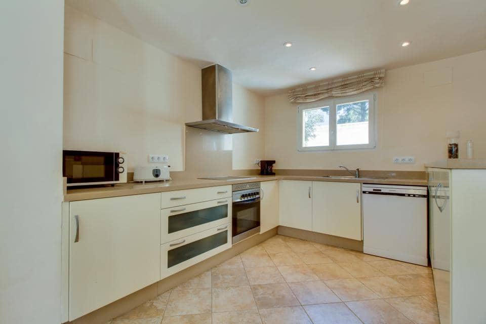 5 bedroom Villa for sale in Moraira with pool - € 1,200,000 (Ref: 8926977)