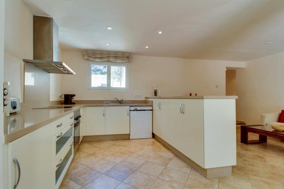 5 bedroom Villa for sale in Moraira with pool - € 1,200,000 (Ref: 8926977)