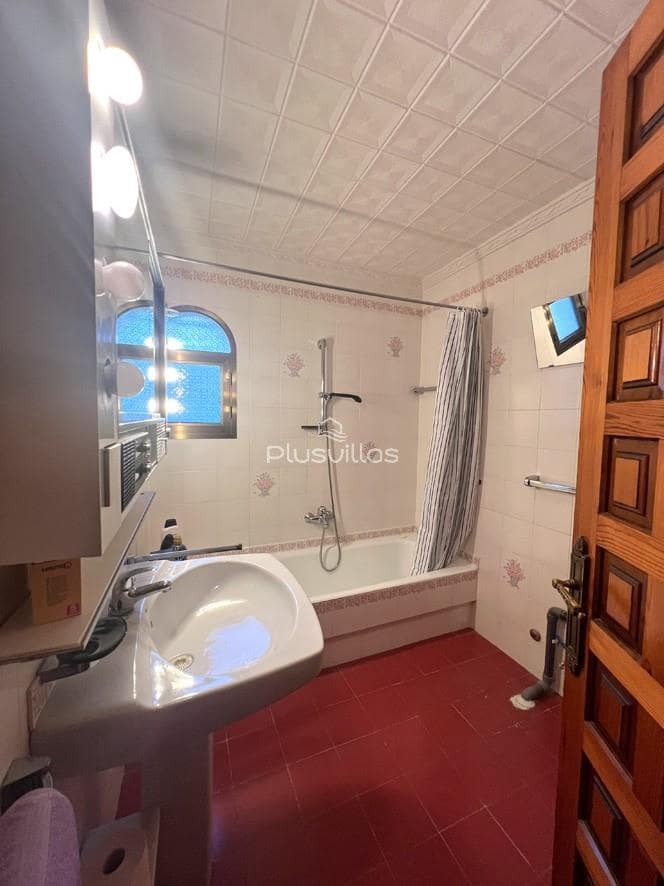 Chalet de 7 habitaciones en Calpe / Calp en venta con piscina - 898.000 € (Ref: 8983250)