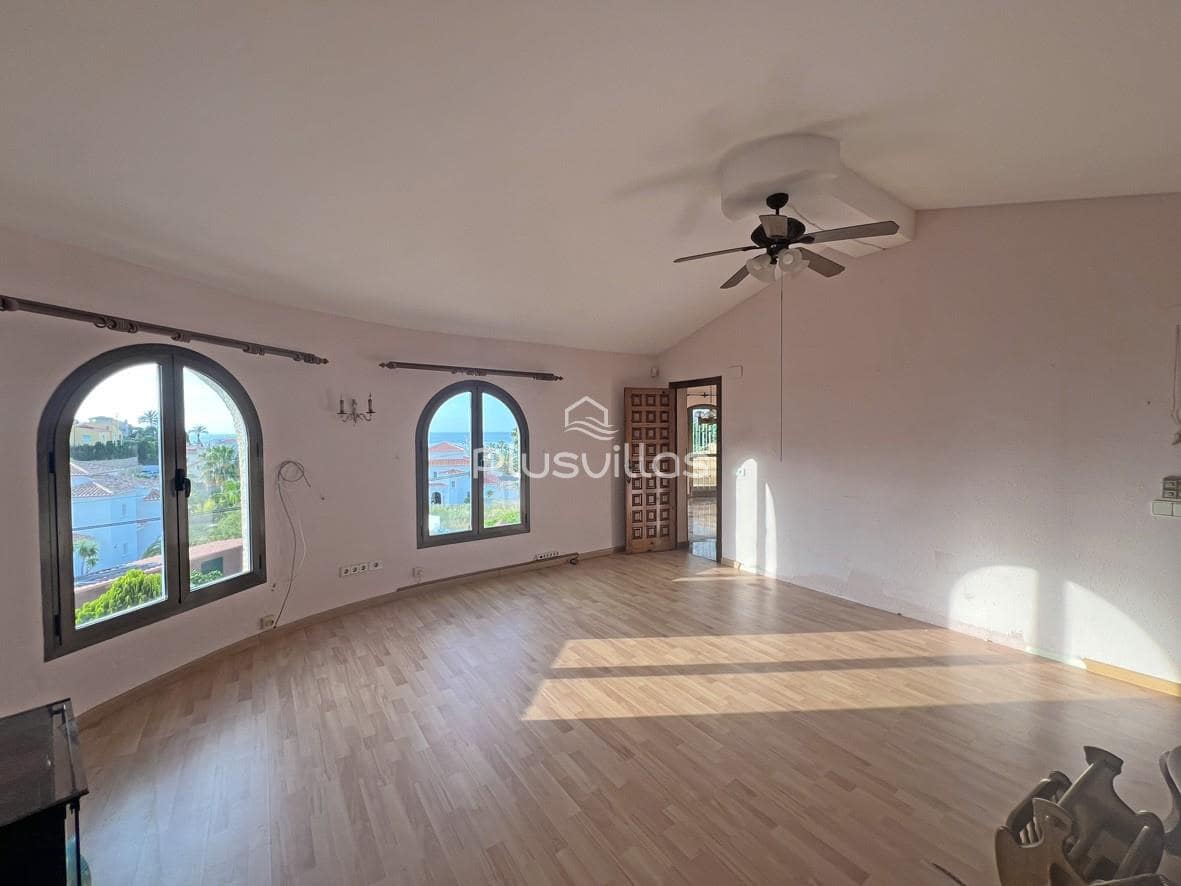 Chalet de 7 habitaciones en Calpe / Calp en venta con piscina - 898.000 € (Ref: 8983250)