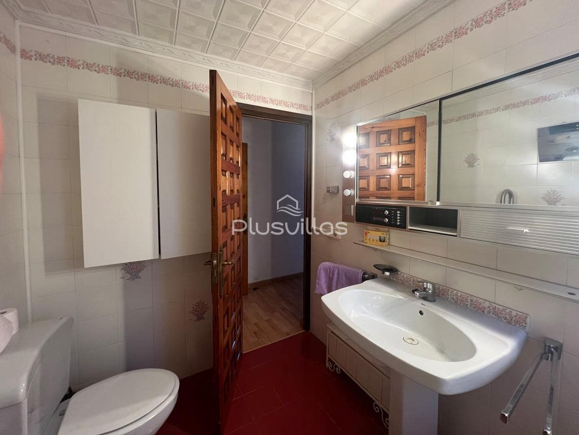 Chalet de 7 habitaciones en Calpe / Calp en venta con piscina - 898.000 € (Ref: 8983250)