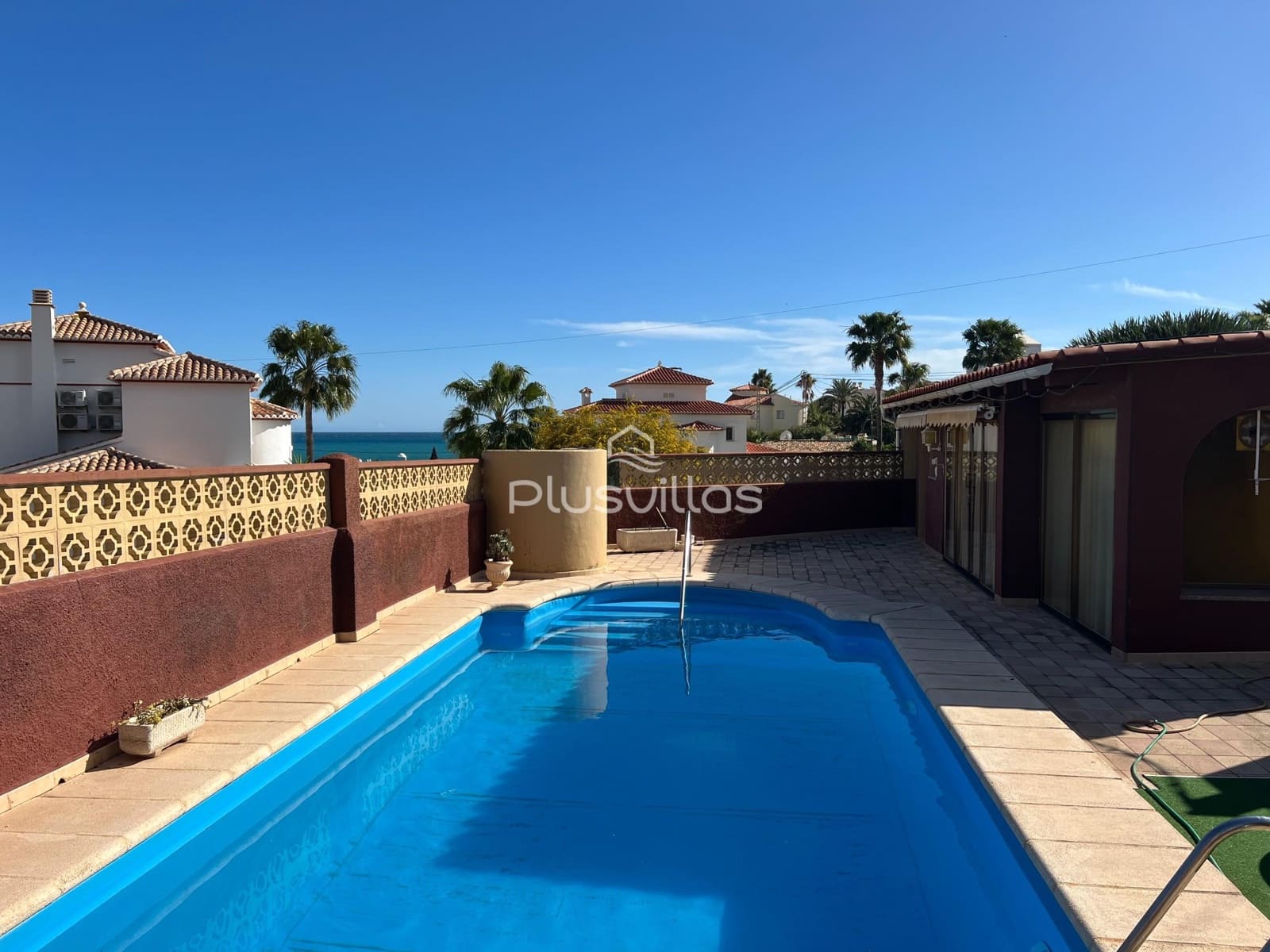 Chalet de 7 habitaciones en Calpe / Calp en venta con piscina - 898.000 € (Ref: 8983250)