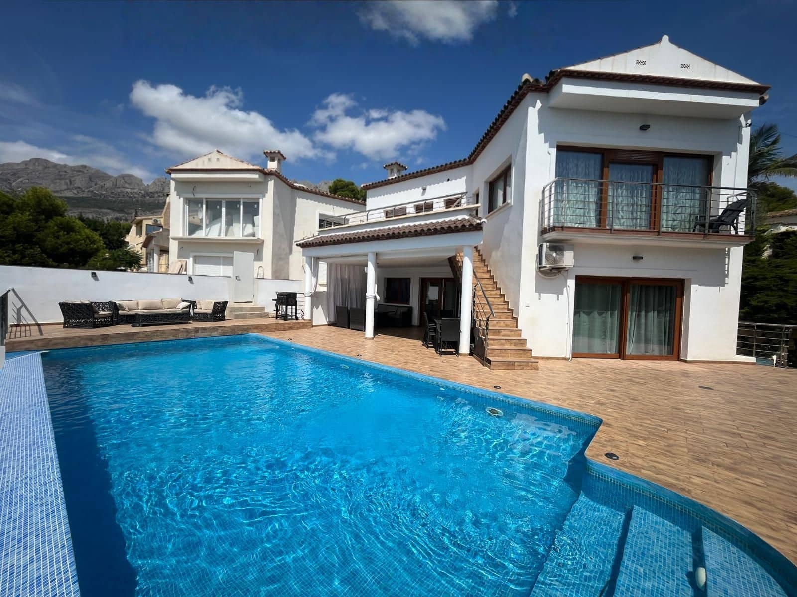 7 bedroom Villa for sale in Altea with pool - € 1,990,000 (Ref: 9000501)