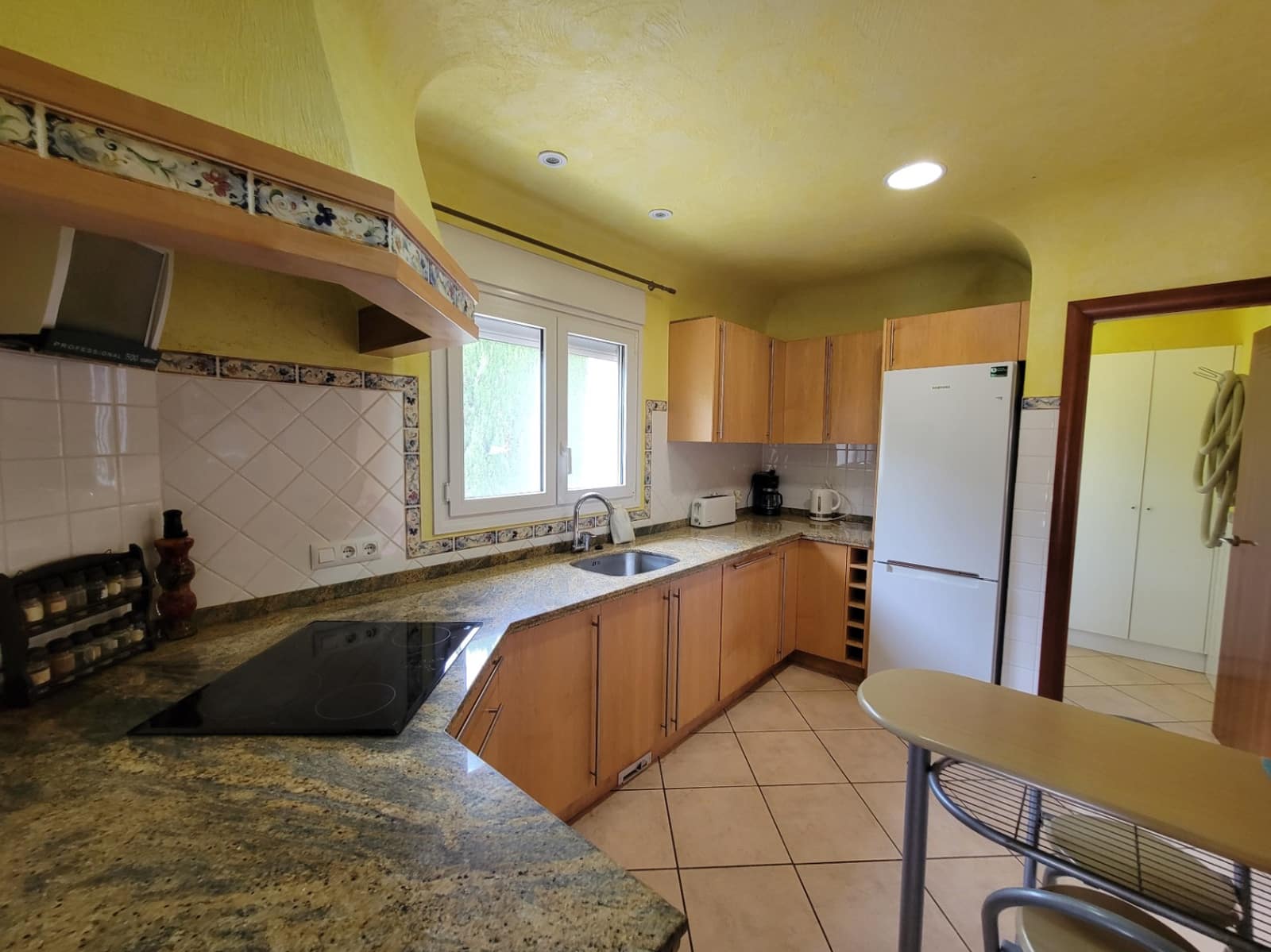 3 bedroom Villa for sale in Benissa with pool - € 895,000 (Ref: 9012977)