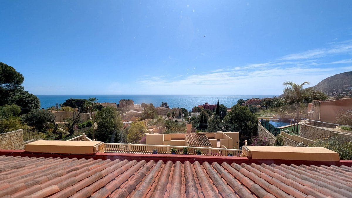 4 quarto Moradia para venda em Calpe / Calp com piscina - 899 000 € (Ref: 9018574)