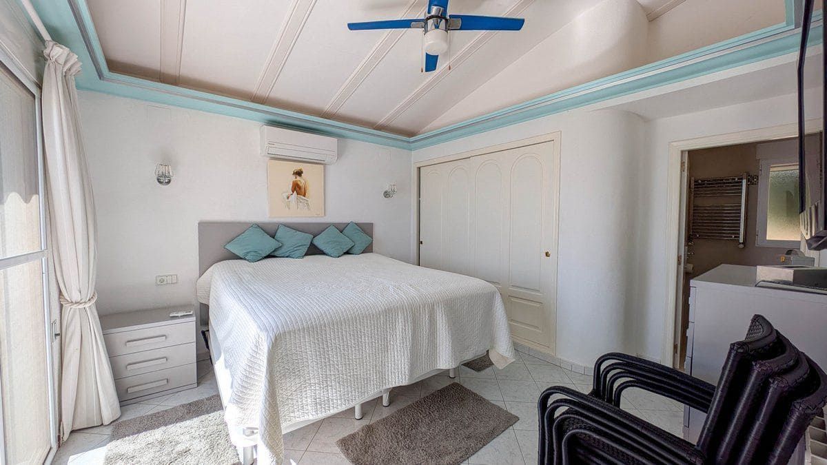 4 quarto Moradia para venda em Calpe / Calp com piscina - 899 000 € (Ref: 9018574)