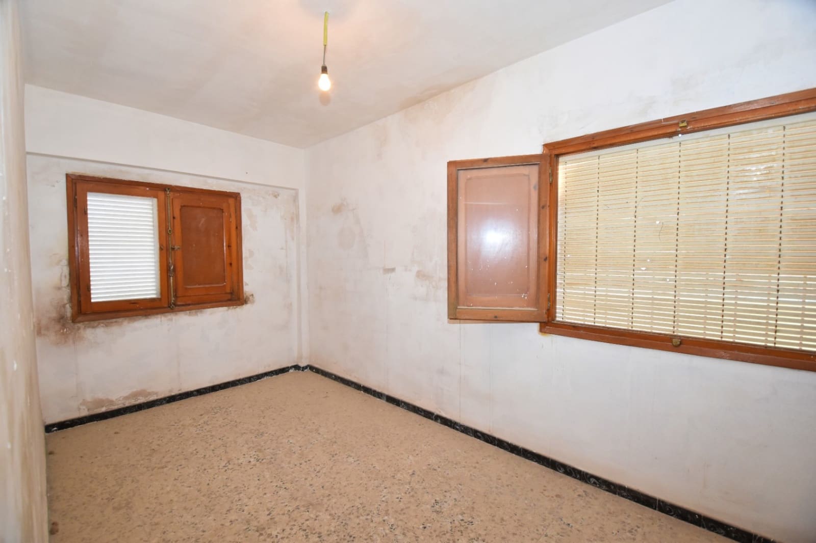 4 bedroom Villa for sale in Benissa - € 320,000 (Ref: 9116388)