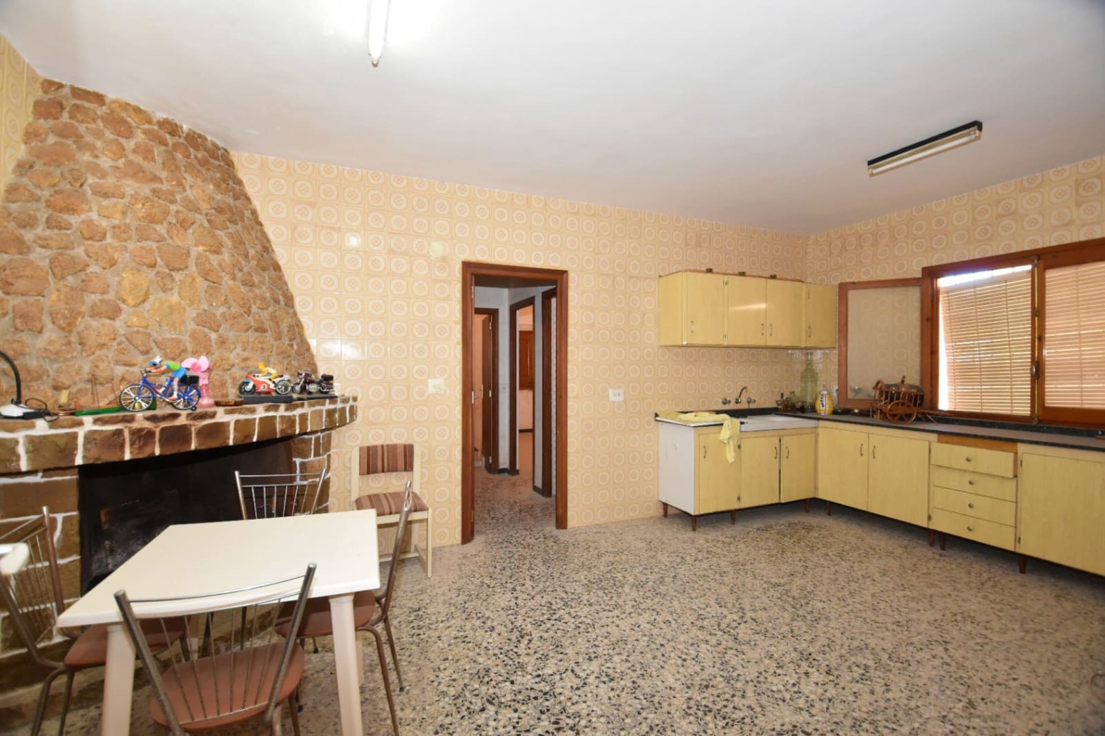 4 bedroom Villa for sale in Benissa - € 320,000 (Ref: 9116388)