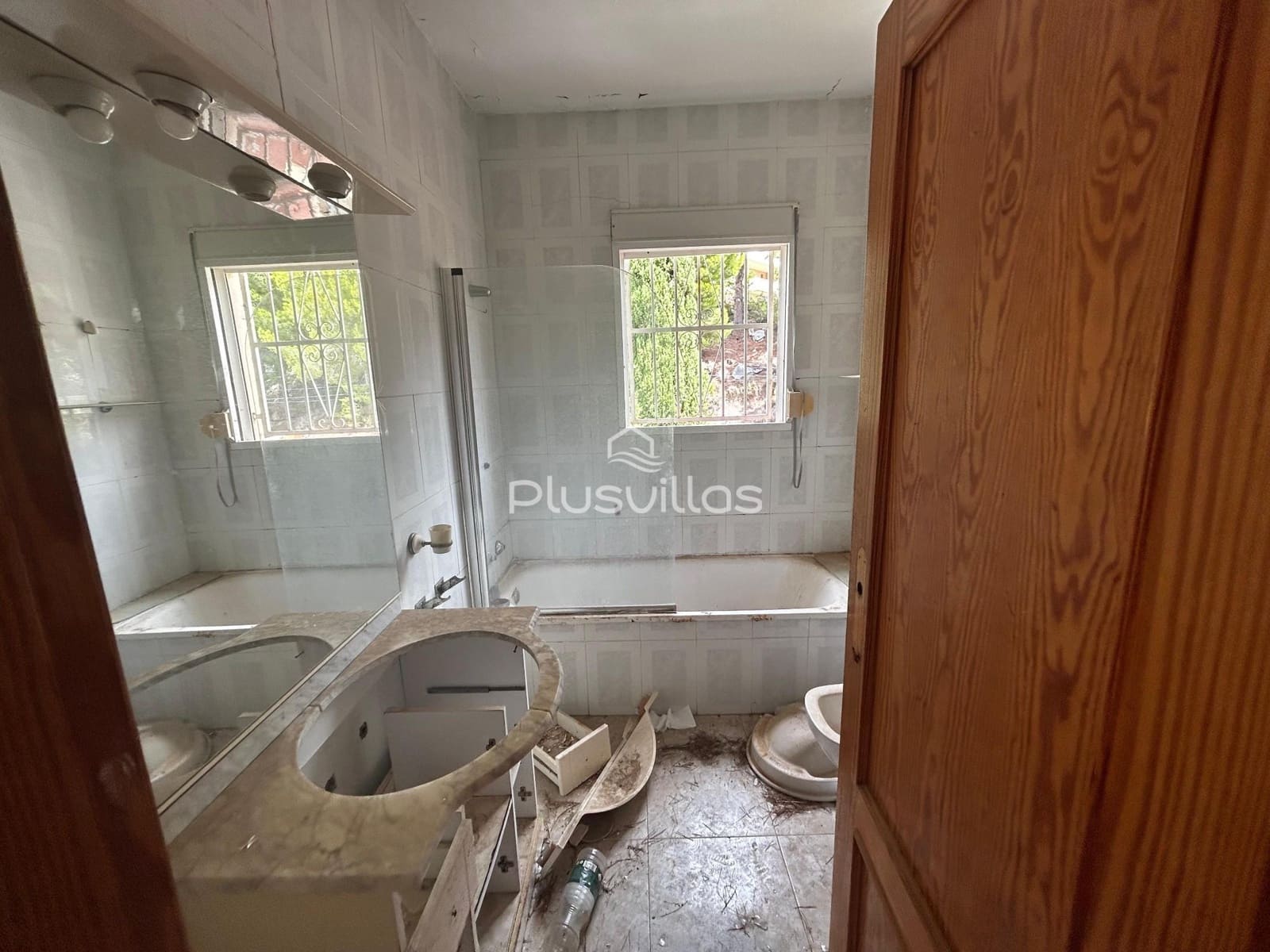 4 bedroom Villa for sale in Altea with pool - € 380,000 (Ref: 9137416)