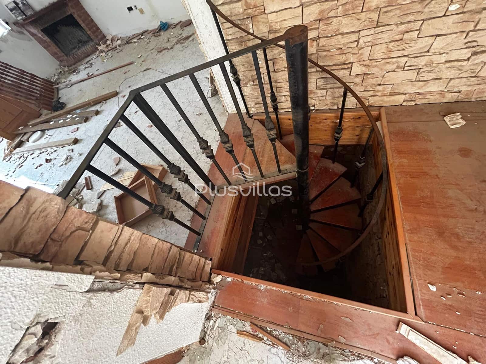 4 bedroom Villa for sale in Altea with pool - € 380,000 (Ref: 9137416)