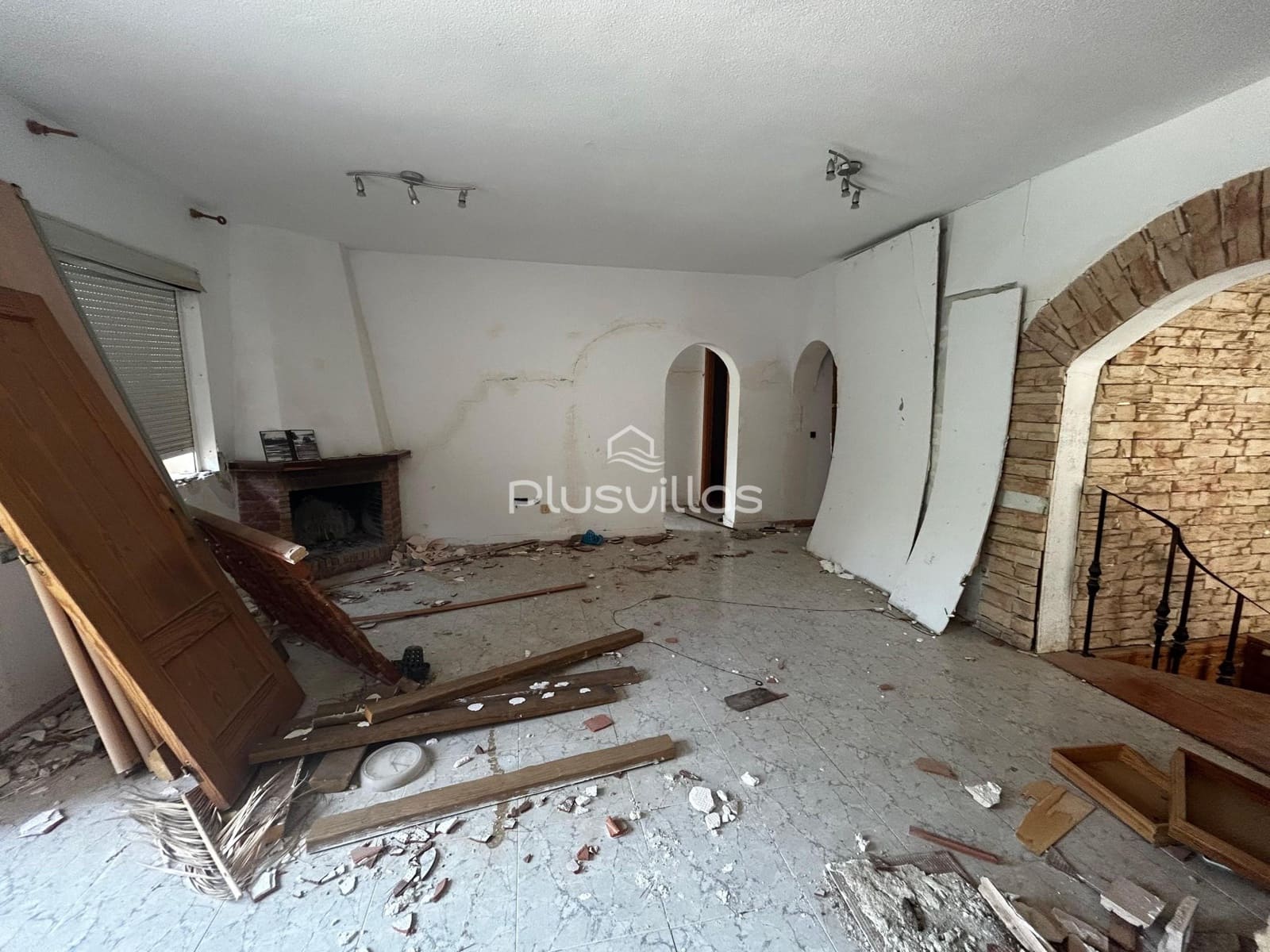 4 bedroom Villa for sale in Altea with pool - € 380,000 (Ref: 9137416)