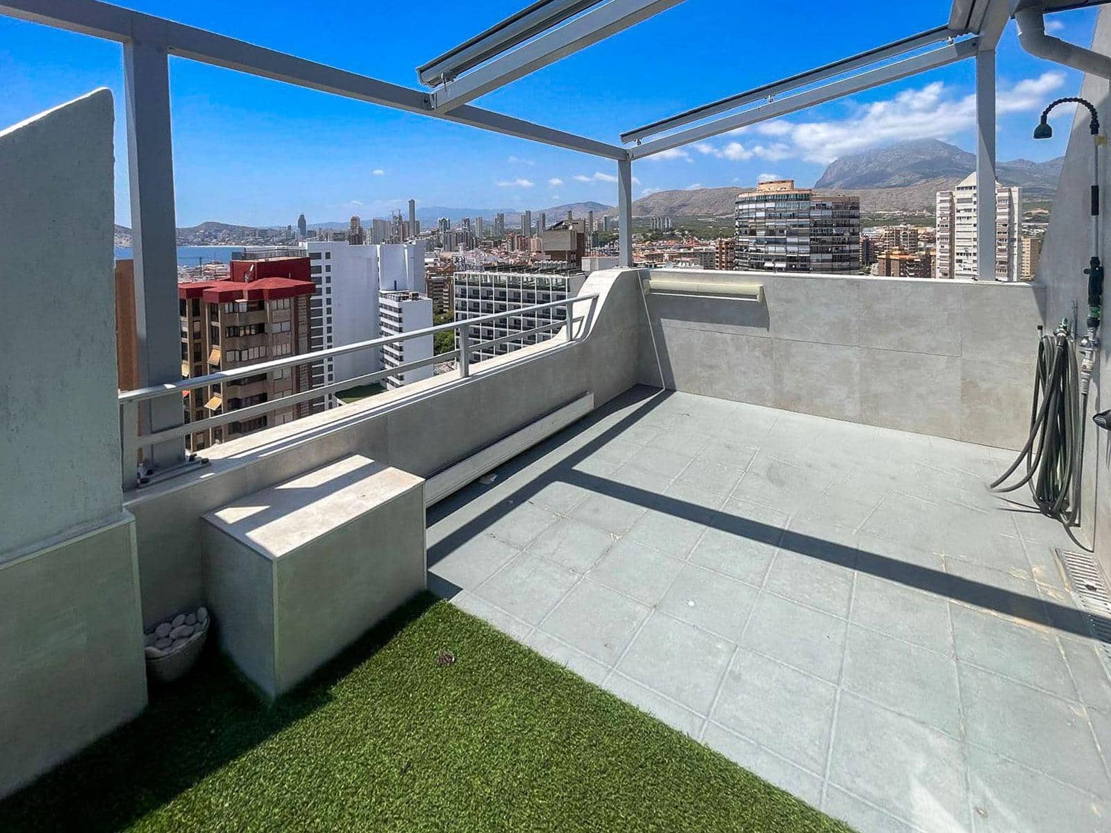 2 soveværelse Lejlighed til salg i Benidorm med swimmingpool - € 495.000 (Ref: 9152492)