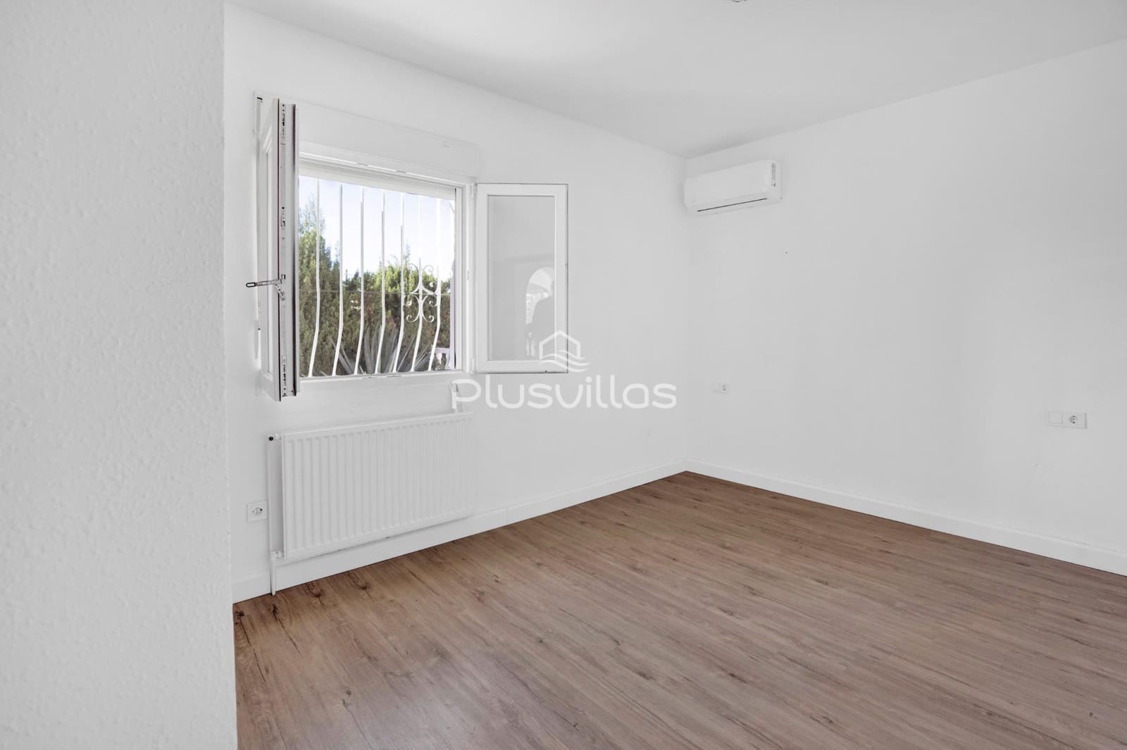 Chalet de 2 habitaciones en Calpe / Calp en venta con piscina - 448.000 € (Ref: 9200799)