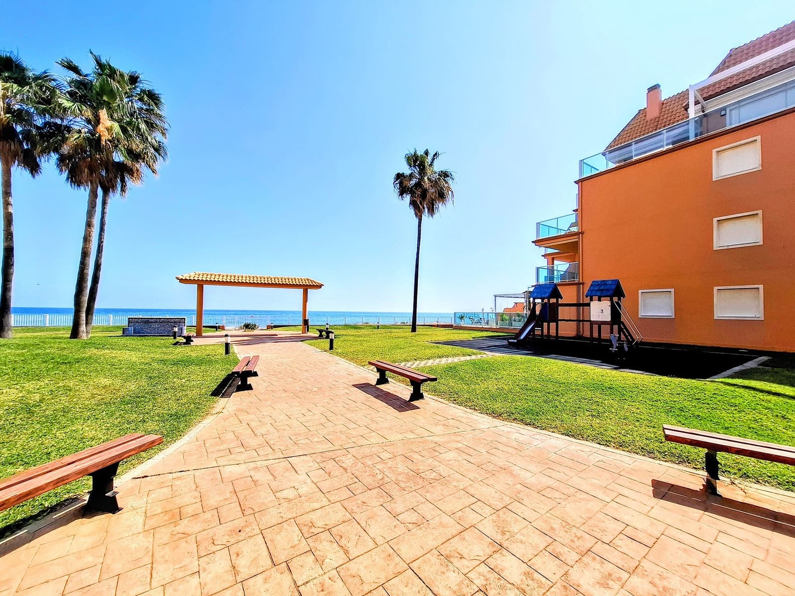 2 soveværelse Lejlighed til salg i Denia med swimmingpool - € 450.000 (Ref: 9202761)