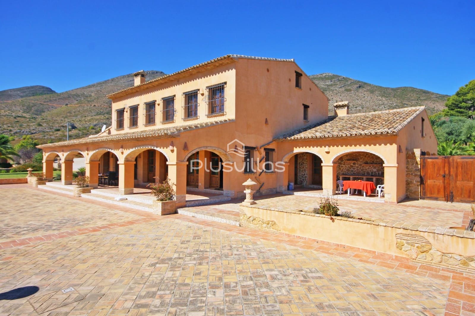 5 quarto Moradia para venda em Benissa com piscina - 1 890 000 € (Ref: 9202775)