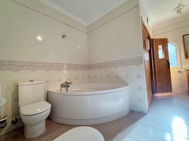 6 bedroom Villa for sale in Sella - € 965,000 (Ref: 9240499)