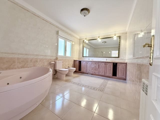 6 bedroom Villa for sale in Sella - € 965,000 (Ref: 9240499)