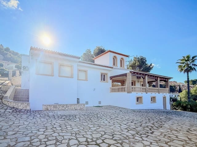 6 bedroom Villa for sale in Sella - € 965,000 (Ref: 9240499)