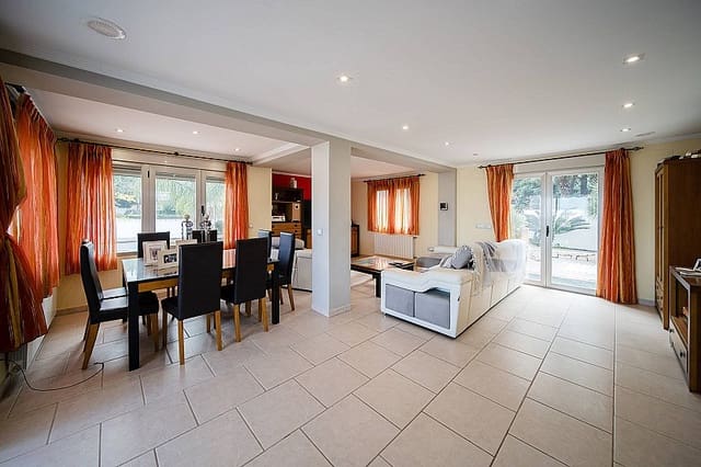 4 soveværelse Villa til salg i Centro Urbano, Dénia med swimmingpool - € 650.000 (Ref: 9243491)