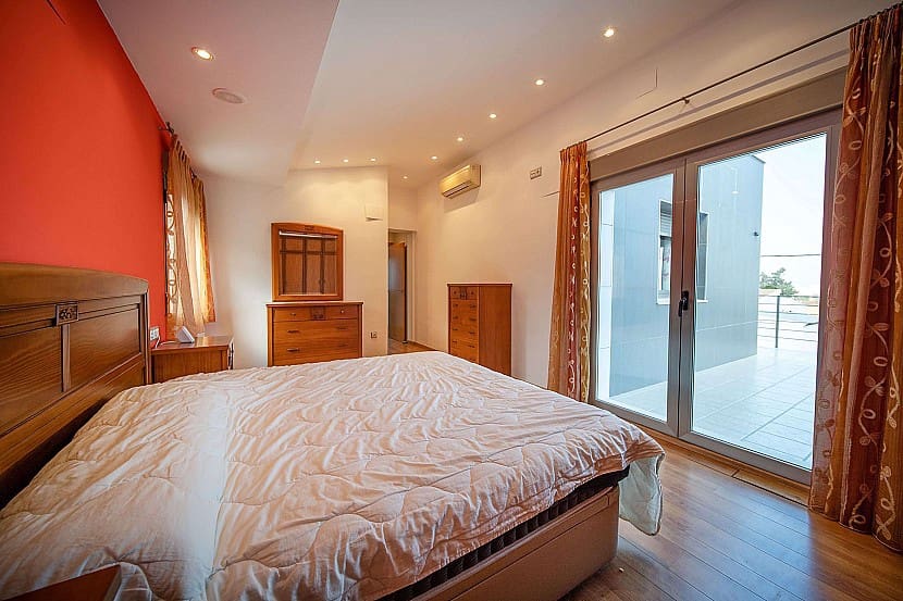 4 Zimmer Villa zu verkaufen in Denia mit Pool - 650.000 € (Ref: 9243491)