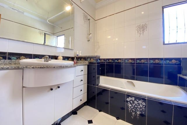 8 Zimmer Villa zu verkaufen in Centro Urbano, Dénia mit Pool - 750.000 € (Ref: 9243493)